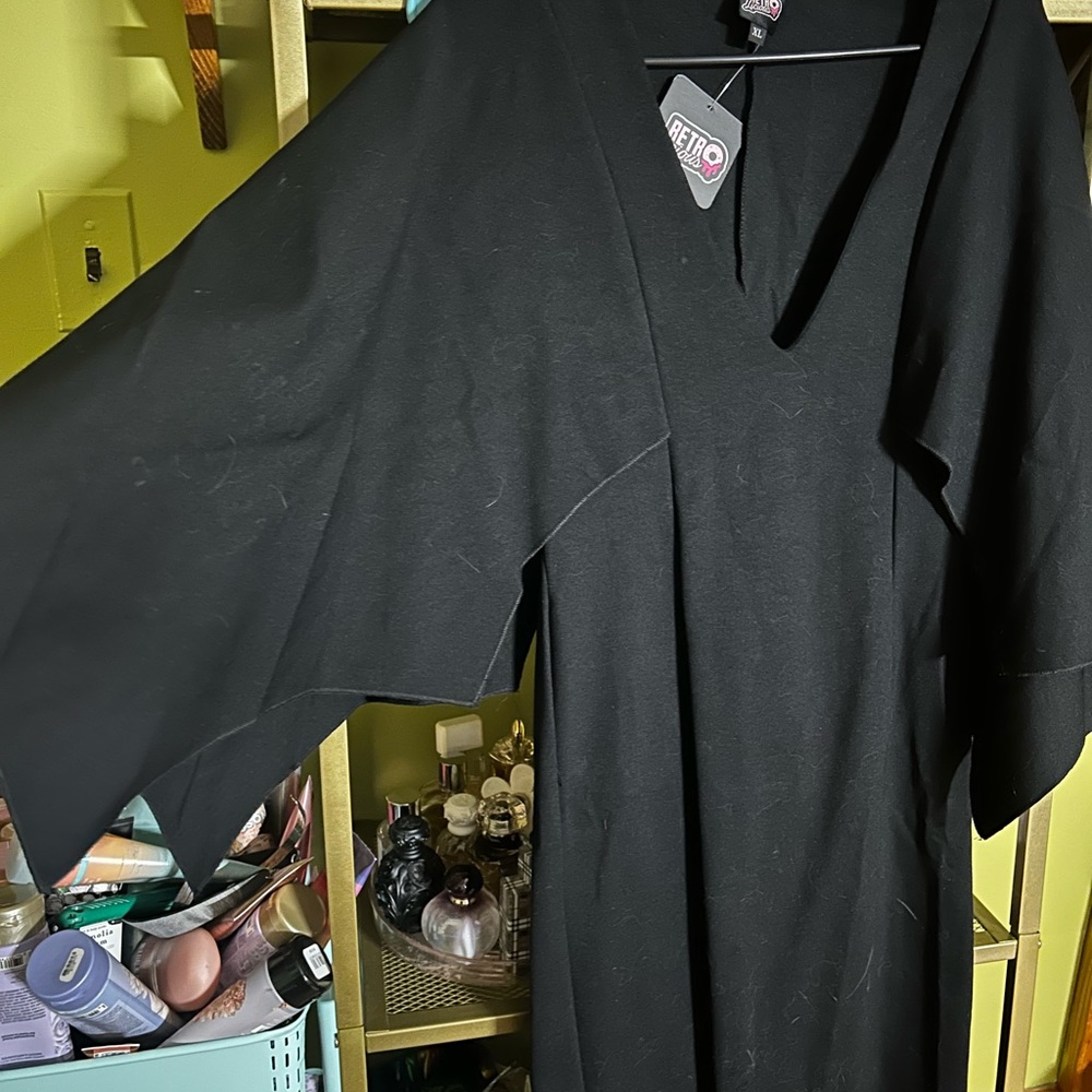 Retrolicious Black Midi Dress with Capelet - Picture 3 of 5